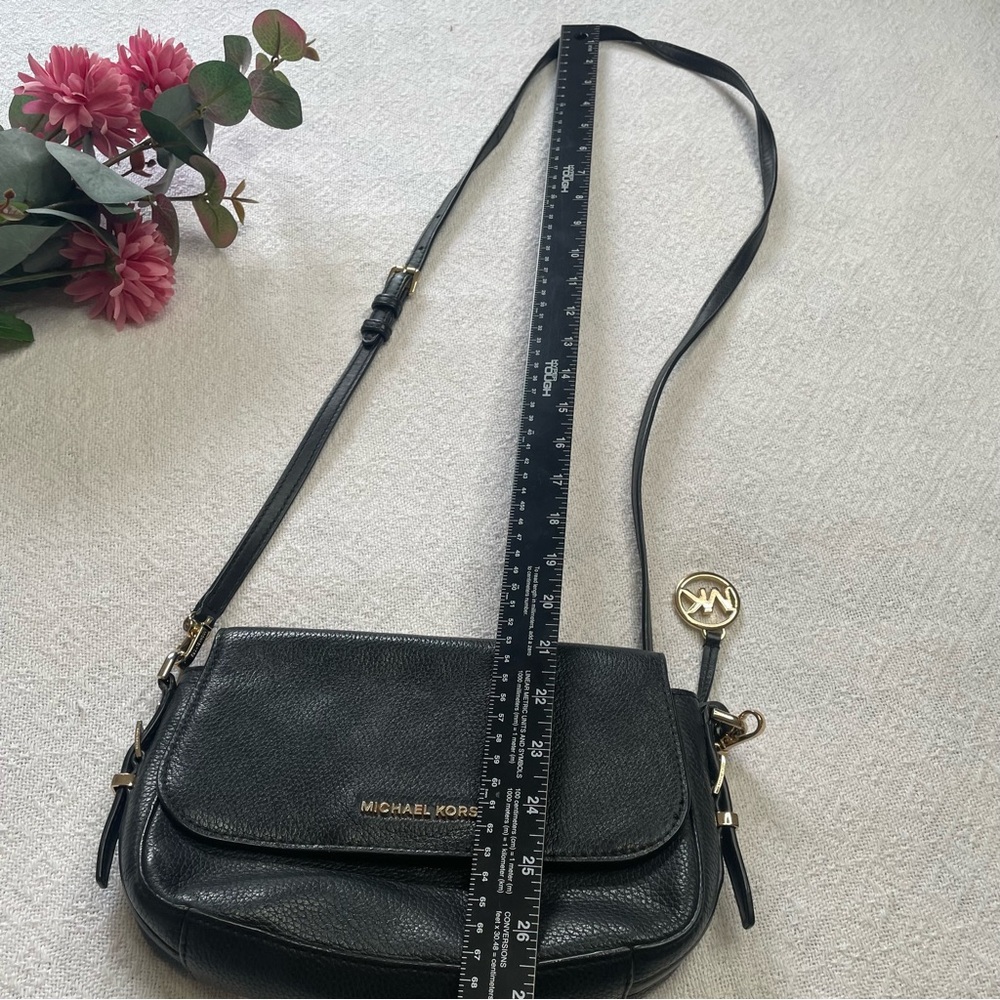 Michael Kors Black Leather‎ Crossbody with Gold MK Charm~ Classic Must Have - Picture 6 of 15